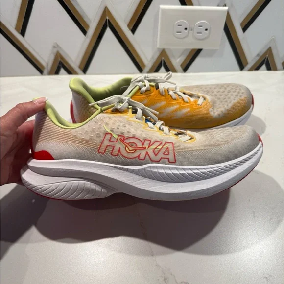 Men’s HOKA Running Shoes - 9.5 - Picture 1 of 6